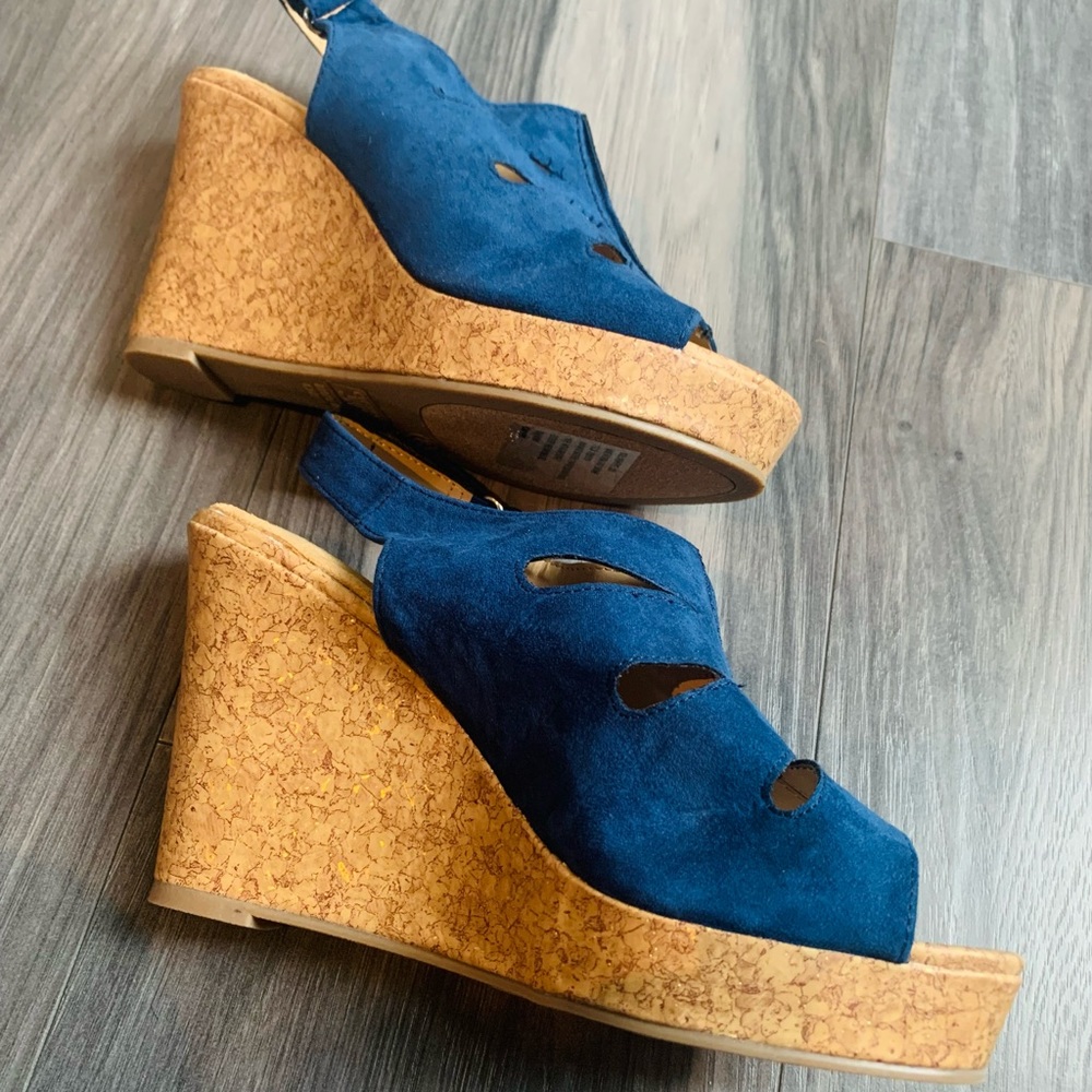 Avon Cushion Walk Suede Wedges (Navy Blue)